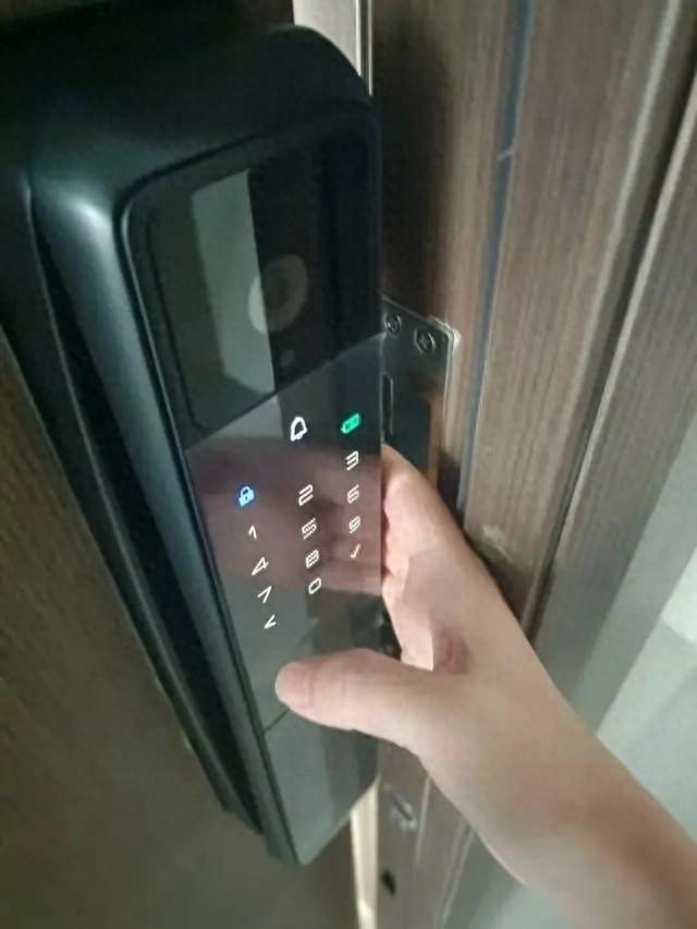 智能门锁自动开门？这种门锁存在严重安全隐患业内人士曝出内幕(图1)